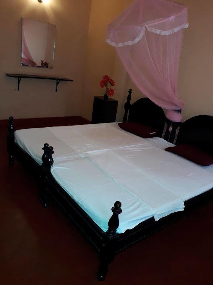 Shahira Hotel 尼拉瓦利 外观 照片